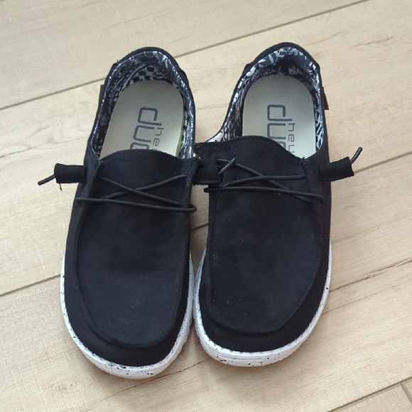 Hey Dude - Picture 1 of 6